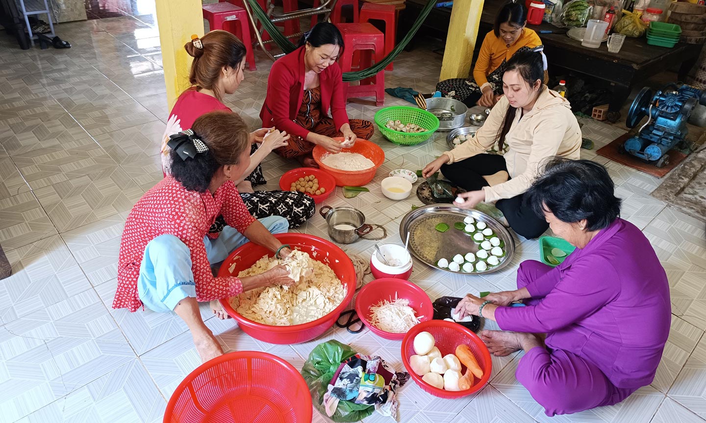 Những hình ảnh thân thương của người phụ nữ Việt, dịu dàng, đảm đang!