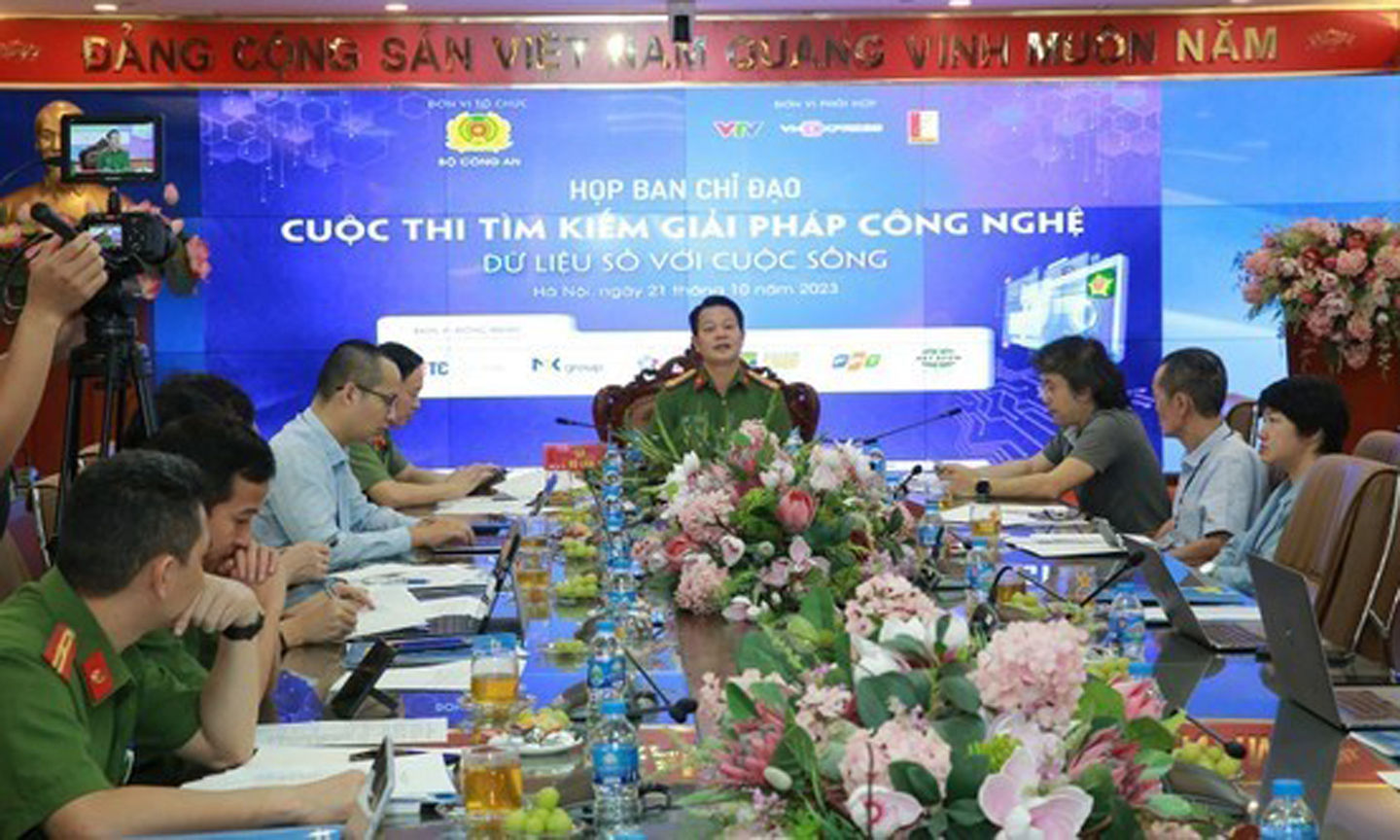 At a meeting of the steering board for the competition (Photo: sggp.org.vn).