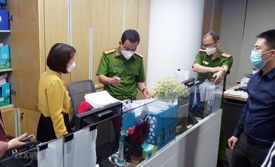 Cơ quan điều tra khám xét trong vụ án FLC.