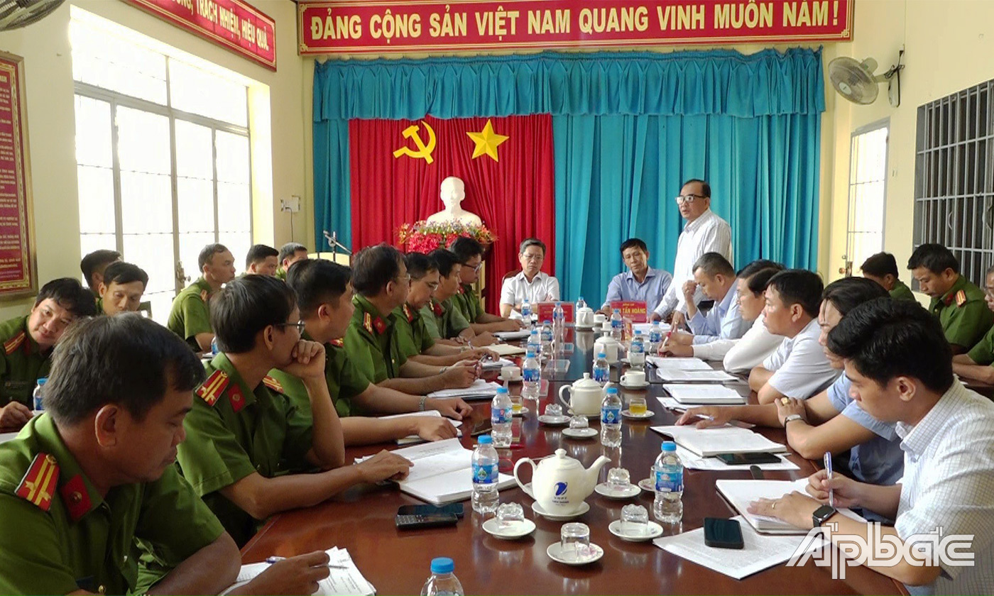 Quang cảnh buổi làm việc