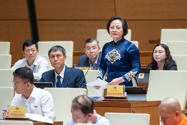 Bộ trưởng Bộ Nội vụ Phạm Thị Thanh Trà trả lời chất vấn. (Ảnh: CTV/Vietnam+)