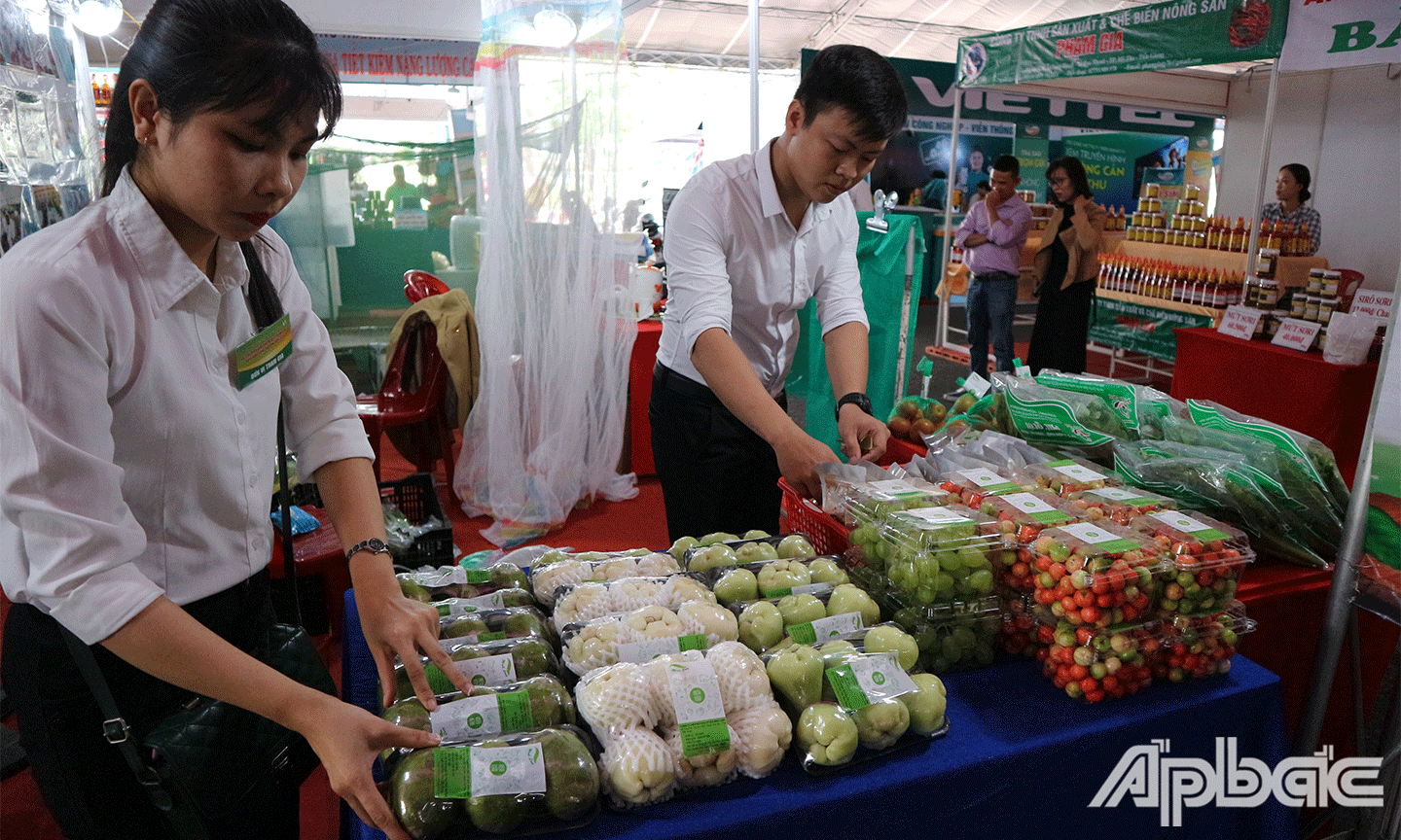 Hội chợ thương mại sản phẩm nông sản và OCOP tỉnh Tiền Giang năm 2023 sẽ diễn ra trong 7 ngày (từ ngày 10-11-2023 đến 17-11-2023) tại Khu Quảng trường tỉnh 