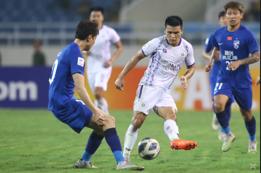 Tuấn Hải góp 2 bàn thắng giúp Hà Nội FC có được chiến thắng đầu tiên ở AFC Champions League. Ảnh: Kim Như