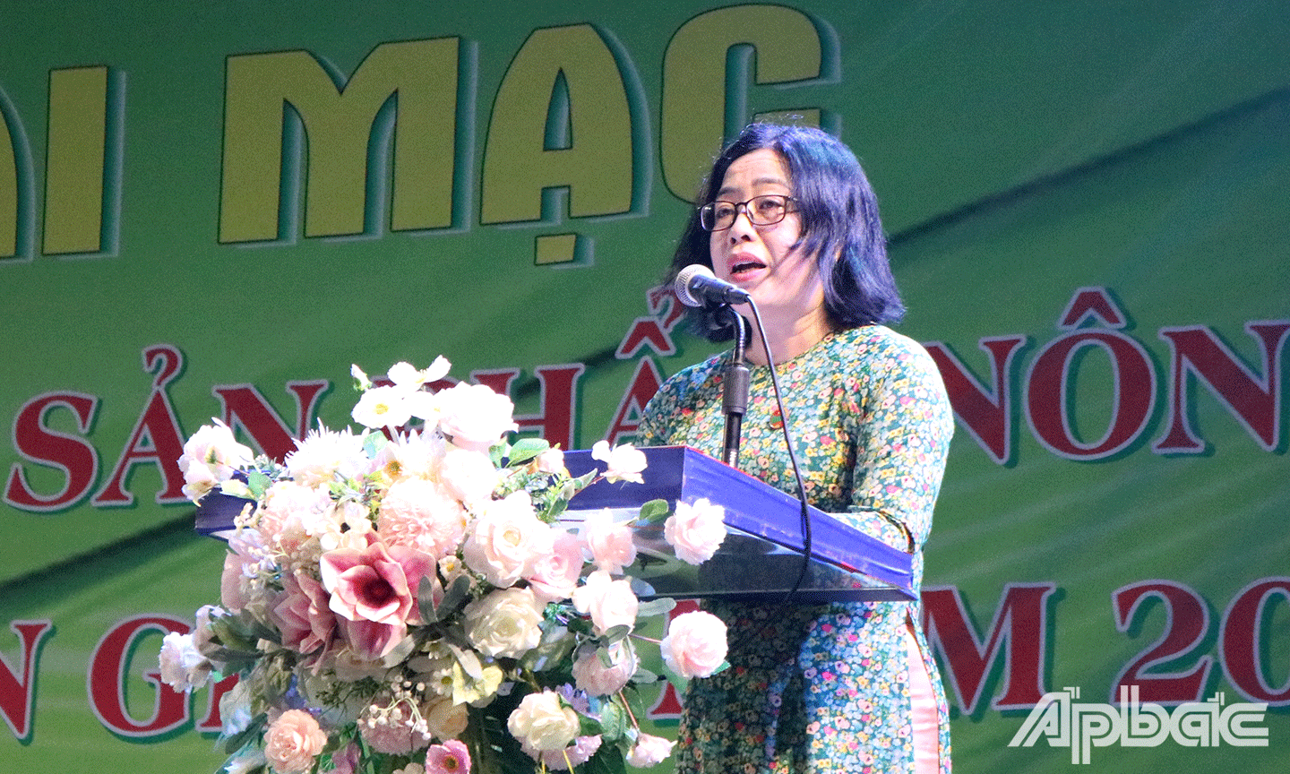 Chủ tịch Hội Nông dân tỉnh Tiền Giang Nguyễn Thị Hồng Phượng phát biểu khai mạc hội chợ