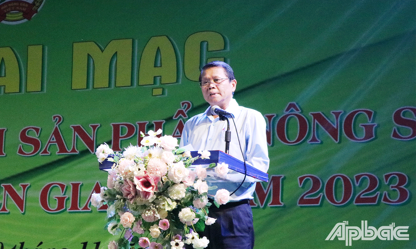 Ủy viên Ban thường vụ Hội Nông Dân Việt Nam Phạm Minh Hùng phát biểu tại lễ khai mạc hội chợ