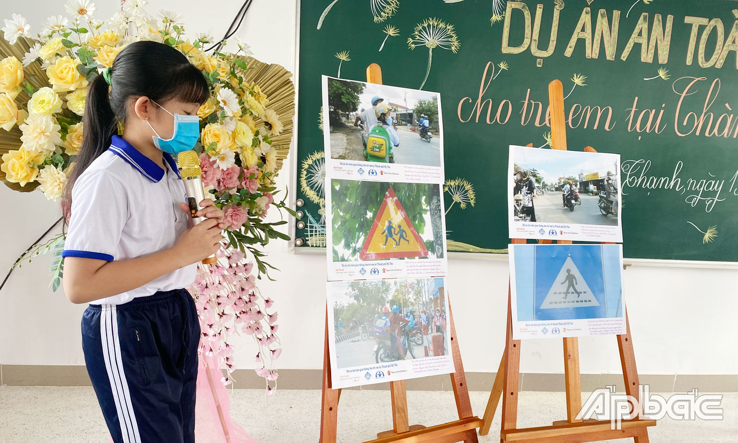 Nhiều mô hình tuyên truyền ATGT cho trẻ em tại trường học. 