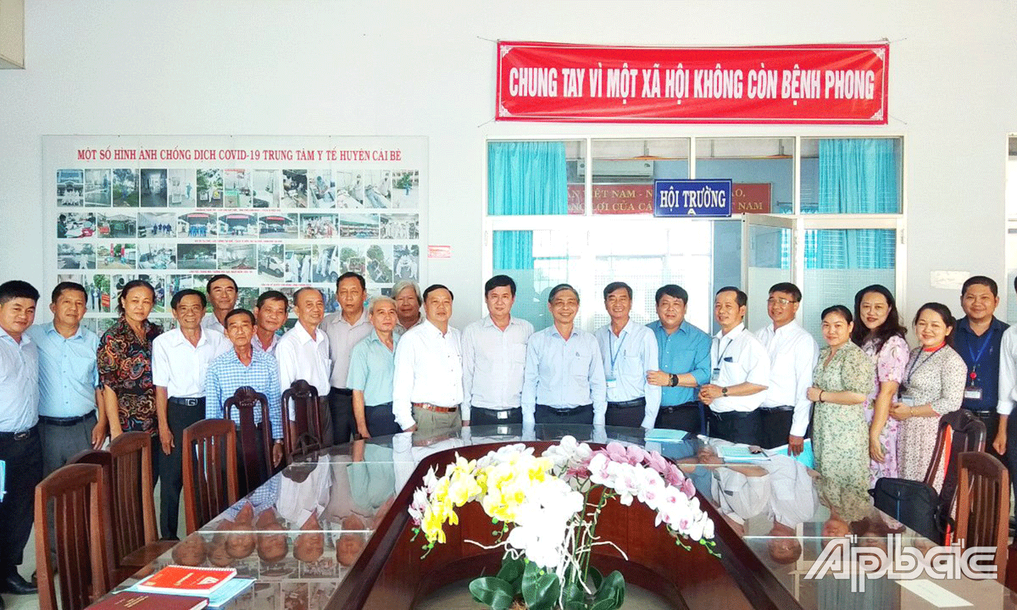 Đoàn  kiểm tra tại TTYT huyện Cái Bè.