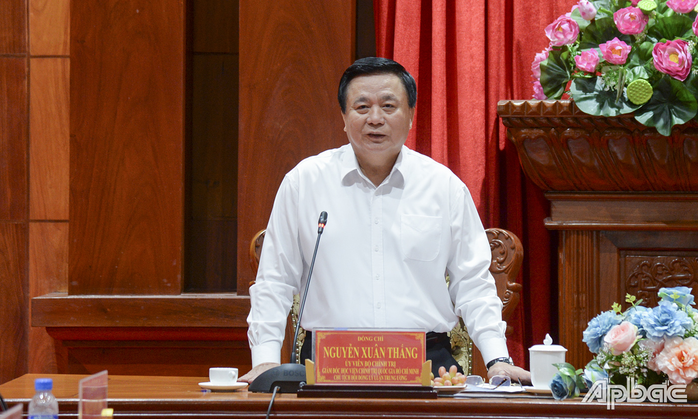 Đồng chí Nguyễn Xuân Thắng phát biểu tại buổi làm việc.