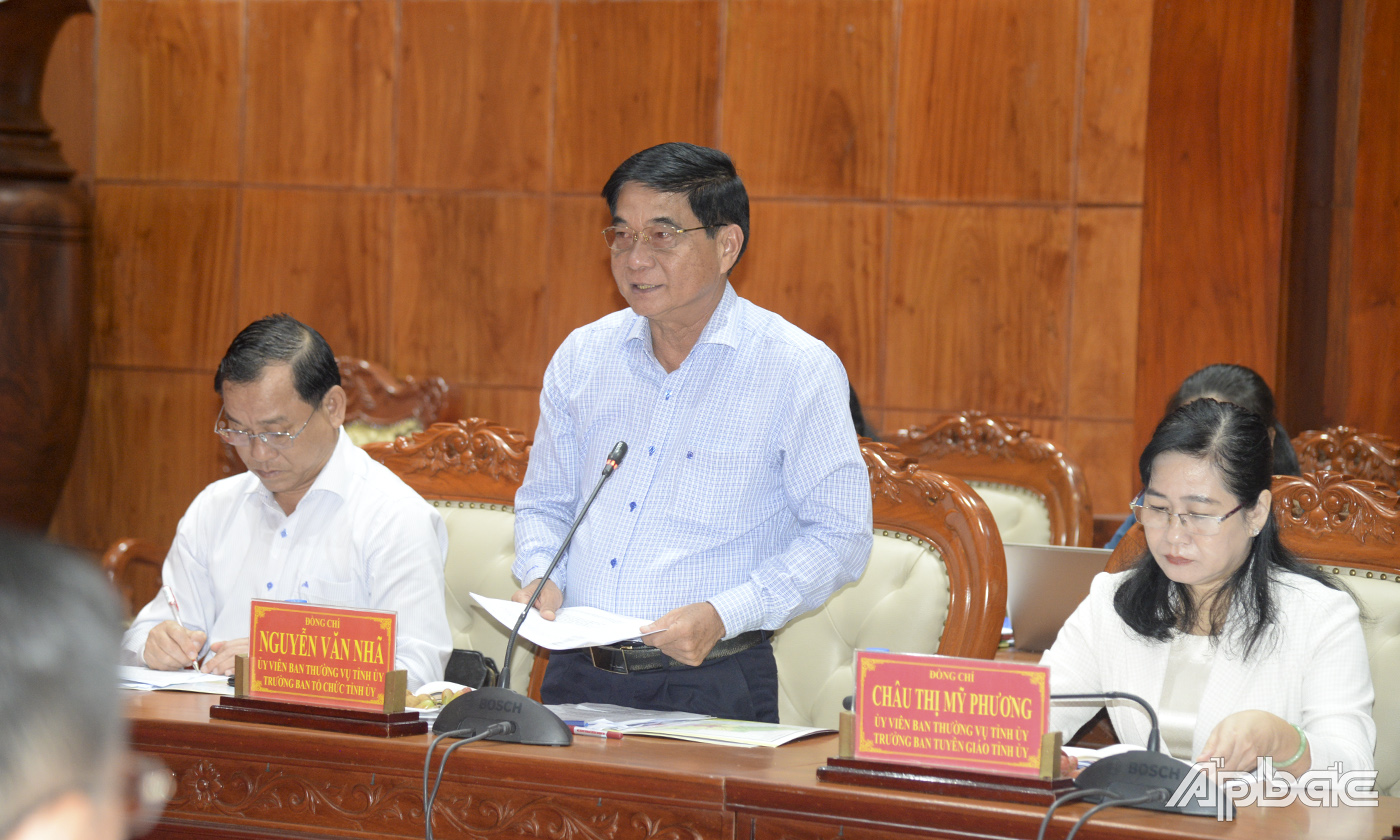Đồng chí Nguyễn Văn Nhã, Ủy viên Ban Thường vụ Tỉnh ủy, Trưởng Ban Tổ chức Tỉnh ủy phát biểu ý kiến tại buổi làm việc.