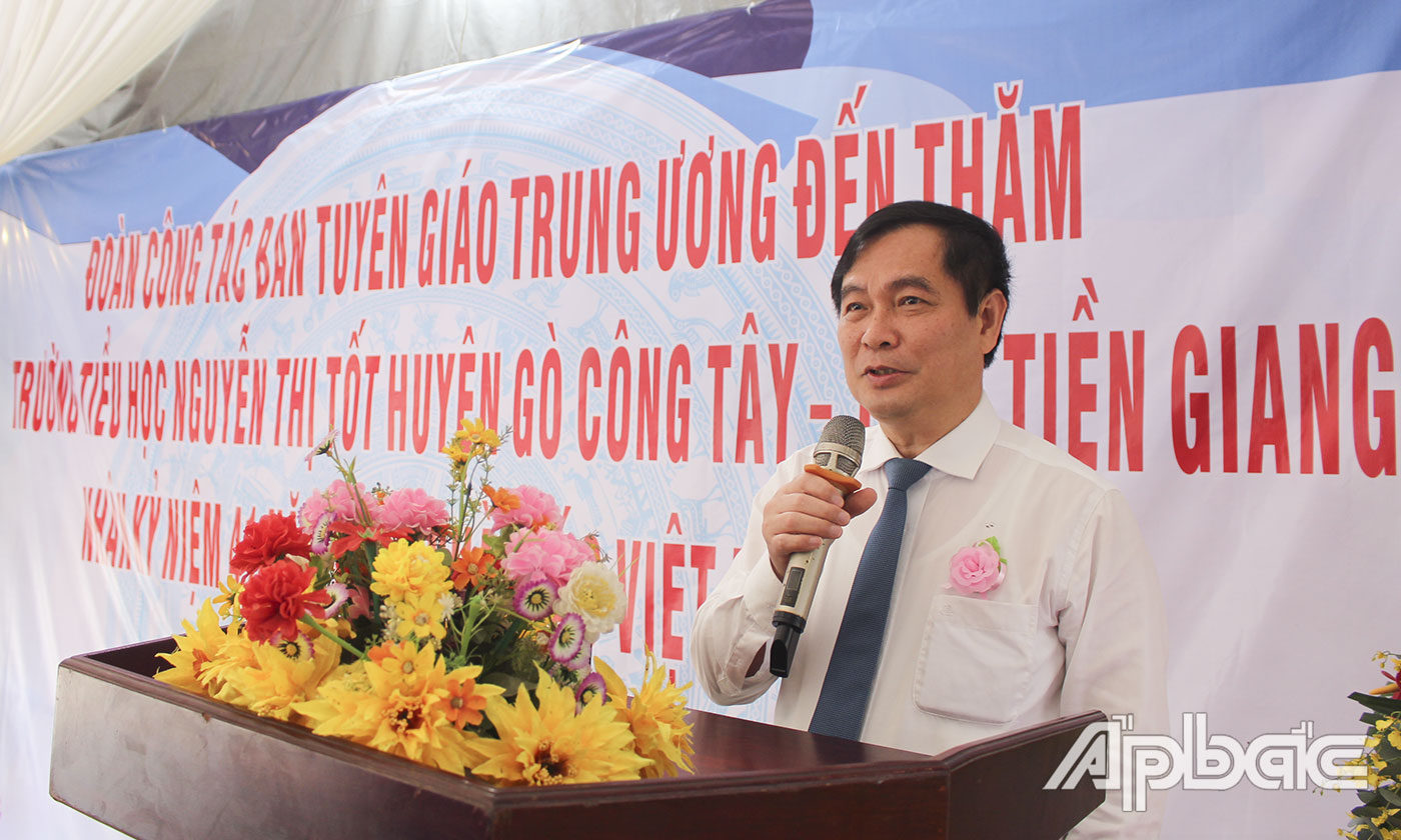 Phó Trưởng ban Tuyên giáo Trung ương Phan Xuân Thủy phát biểu tại buổi lễ. 
