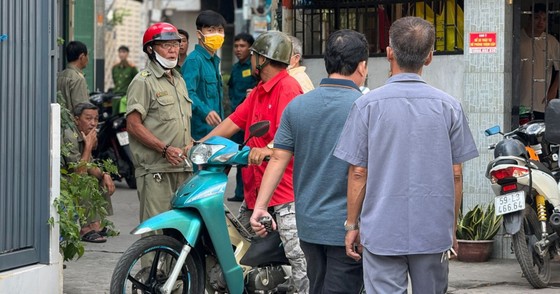 Công an phong tỏa hiện trường vụ giết người tại quận 8 hôm 22-11.