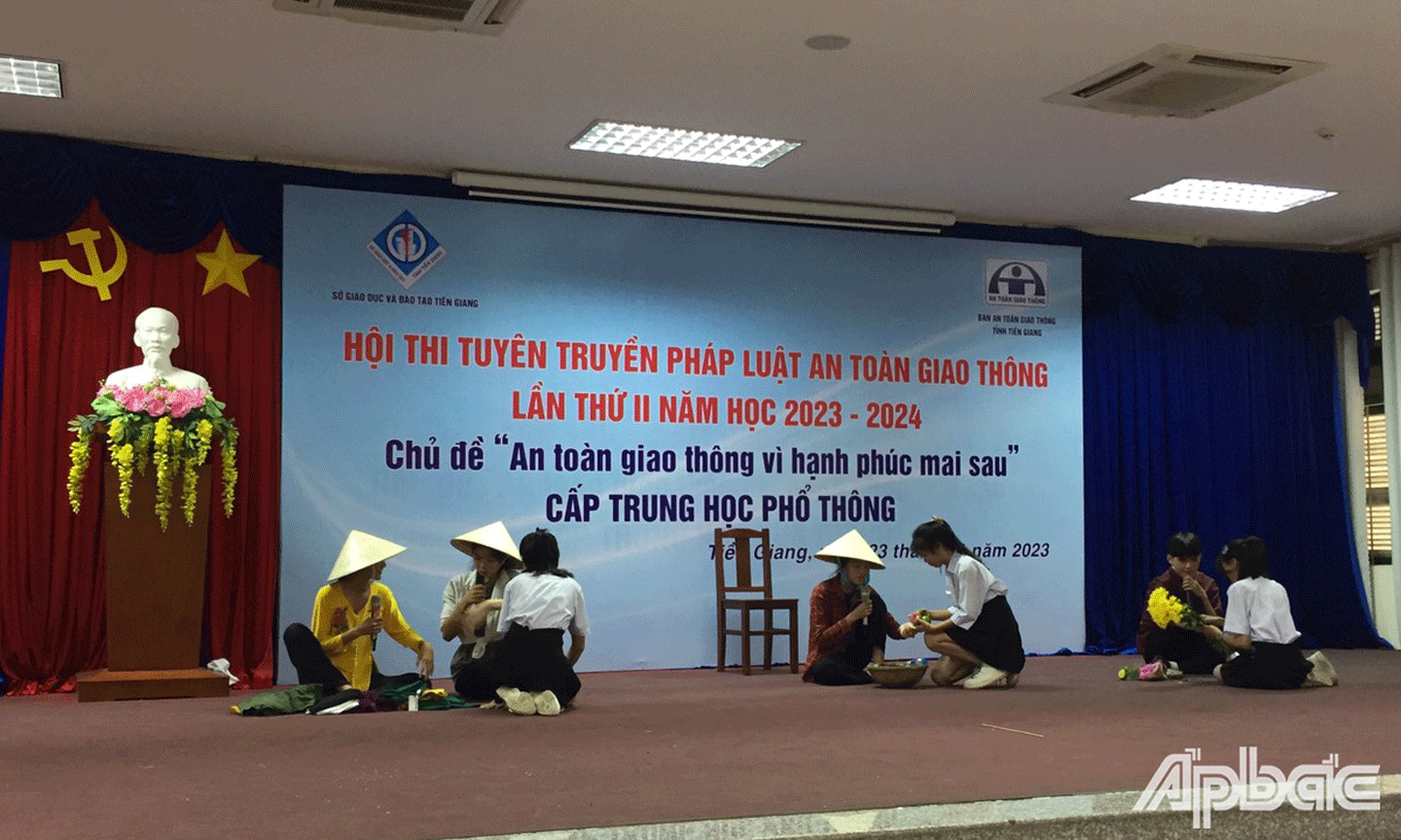 Phần thi tiểu phẩm. 