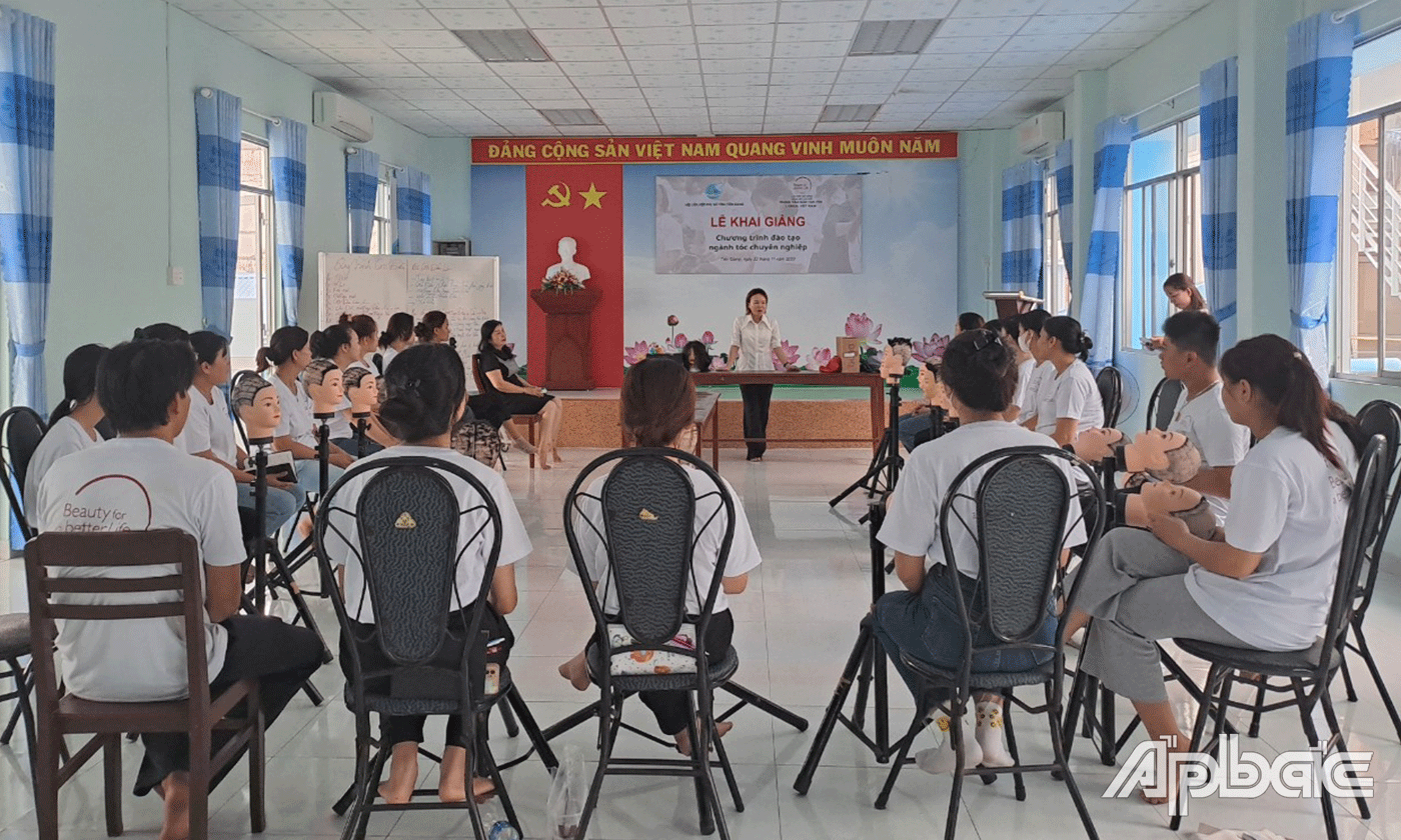 Quang cảnh buổi khai giảng.