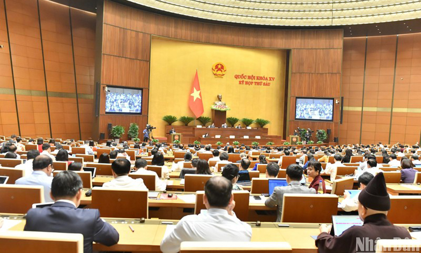 NA deputies discuss the draft revised Capital Law on November 27. (Photo: NDO).