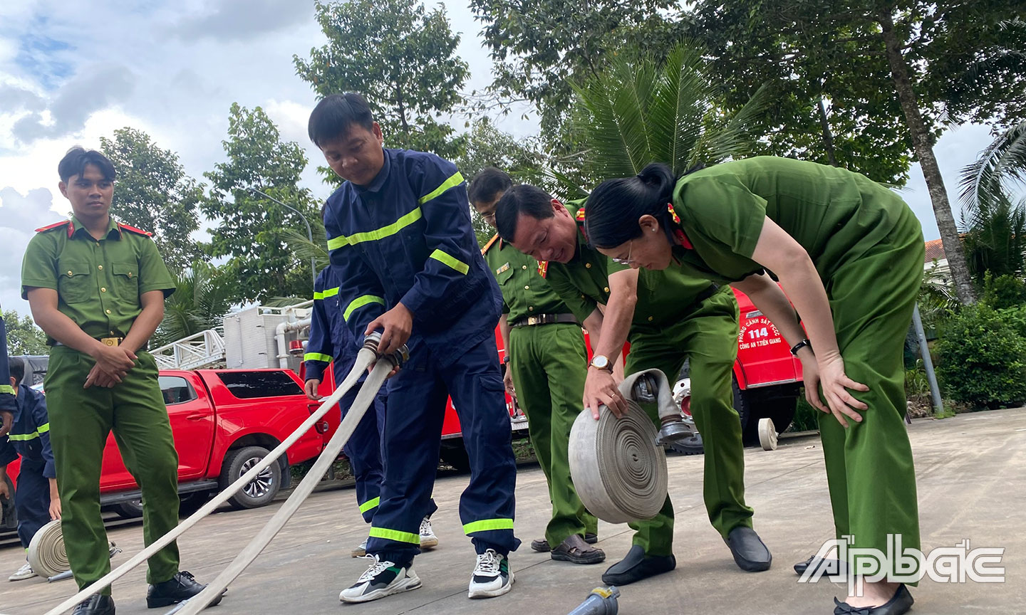 Tổ chức huấn luyện nghiệp vụ PCCC