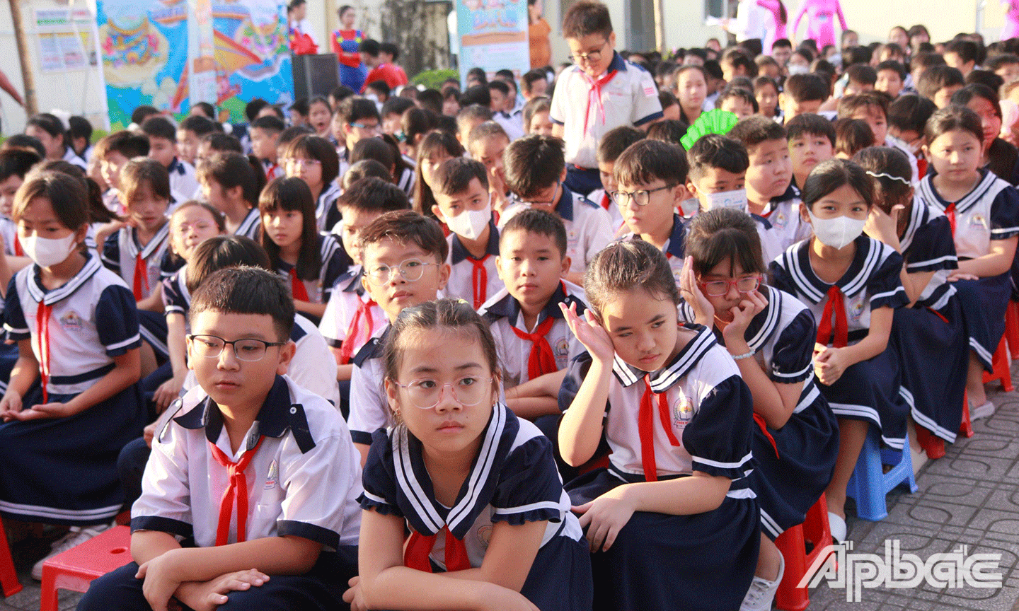 Học sinh trường Tiểu học Thiên Hộ Dương tham dự lễ phát động sân chơi “Thiếu nhi Việt Nam - Vươn ra thế giới” năm học 2023 - 2024