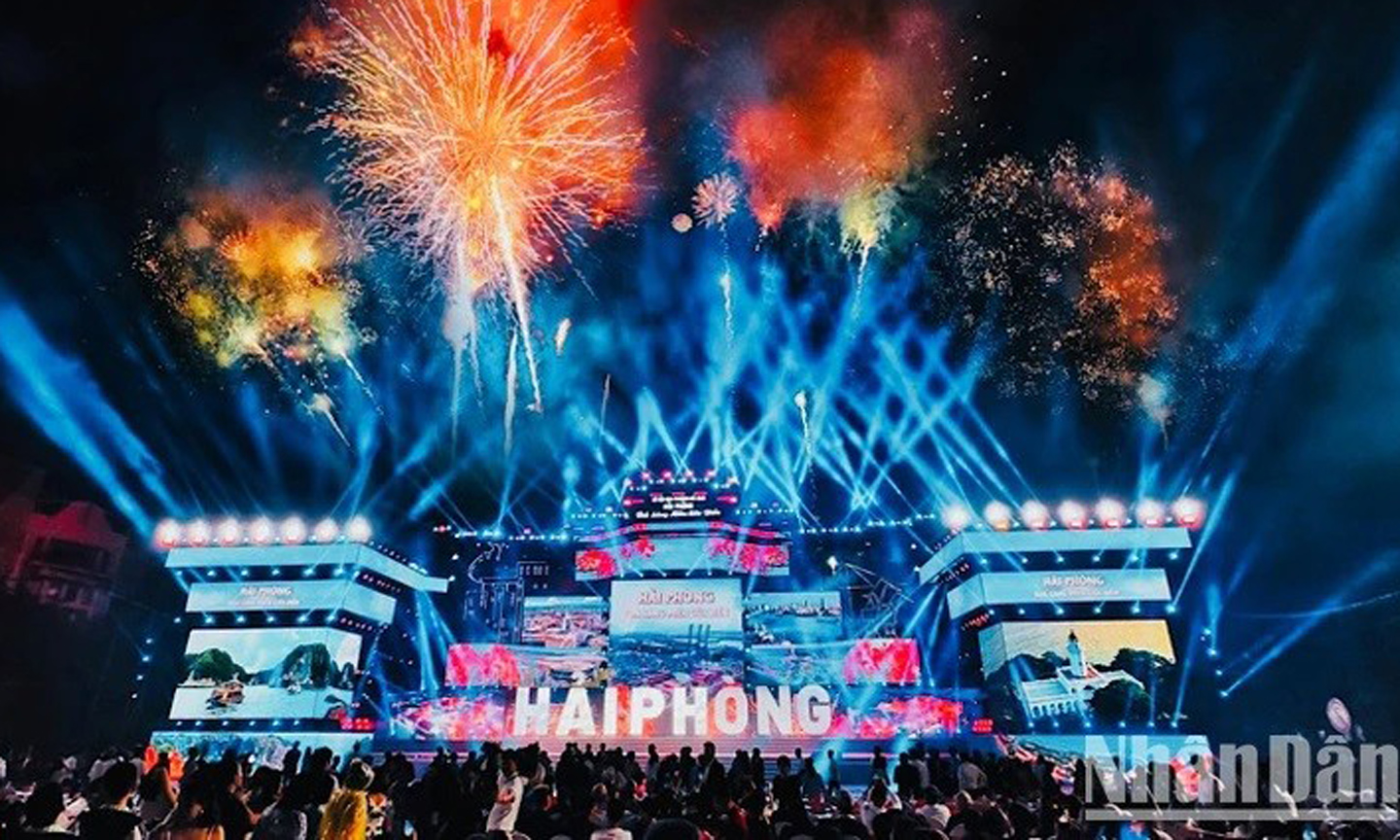 A 10-minute firework display will take place in the area behind the Hai Phong City Theater.