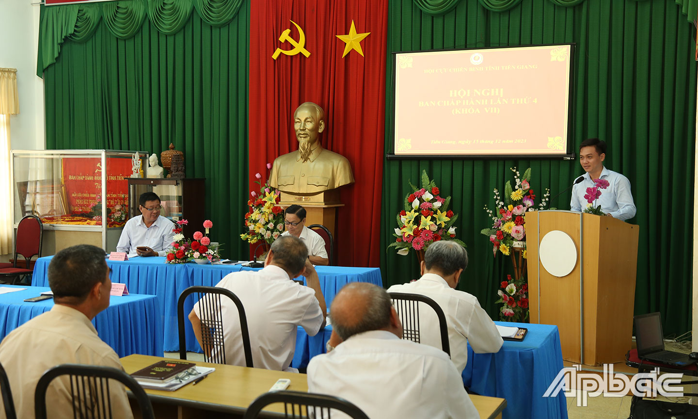 Lãnh đạo Tỉnh đoàn tham gia đóng góp ý kiến.