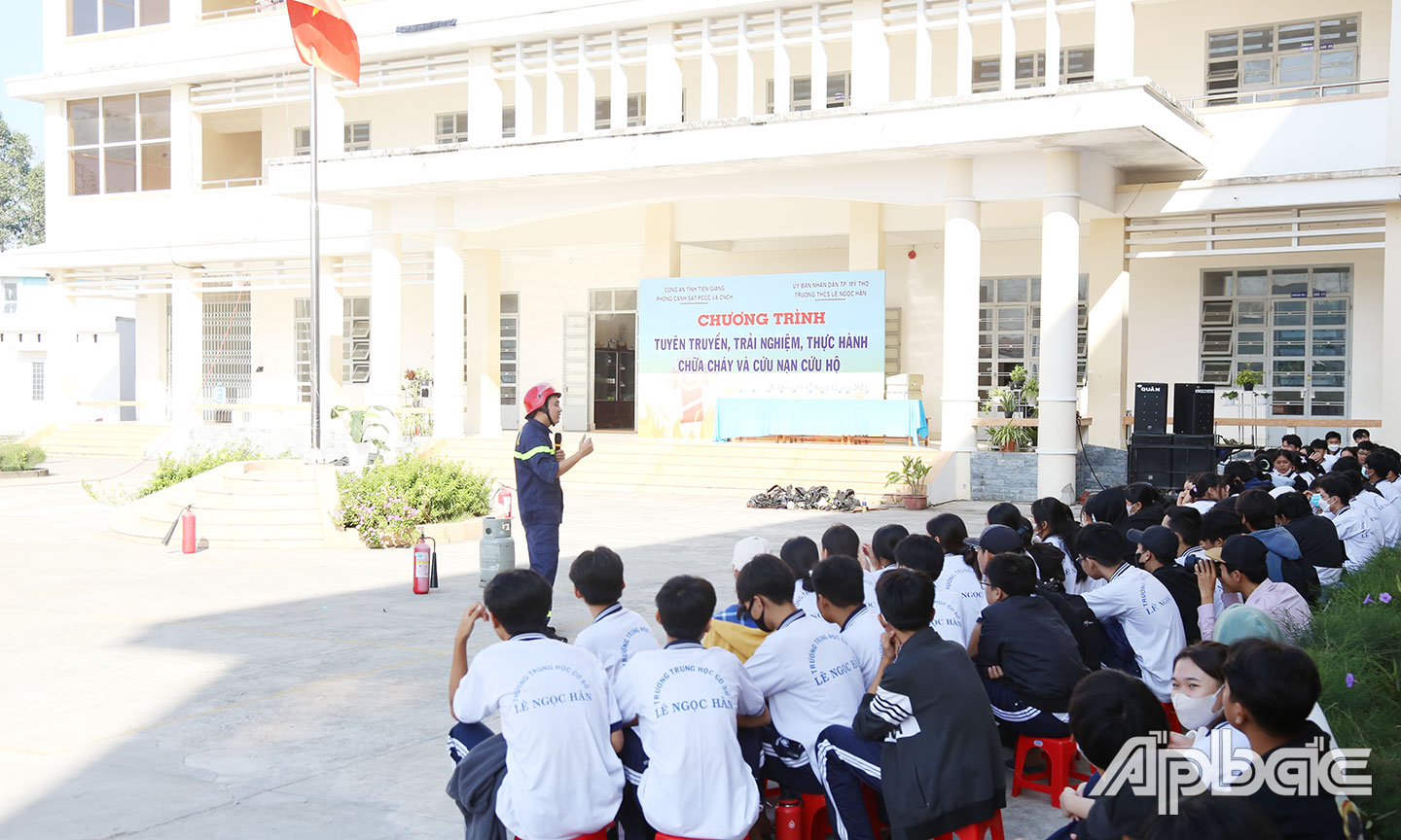 Tuyên truyền các kỹ năng chữa cháy tại gia đình.