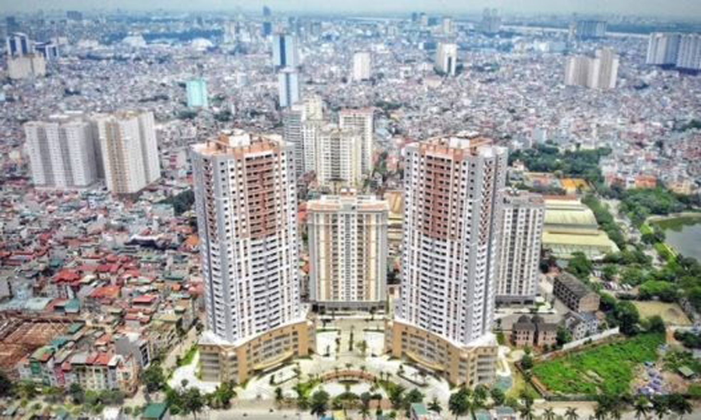 The realty market has faced a lot of difficulties in legal procedures, credit accessibility, land procedures and pricing. (Photo: VNA).