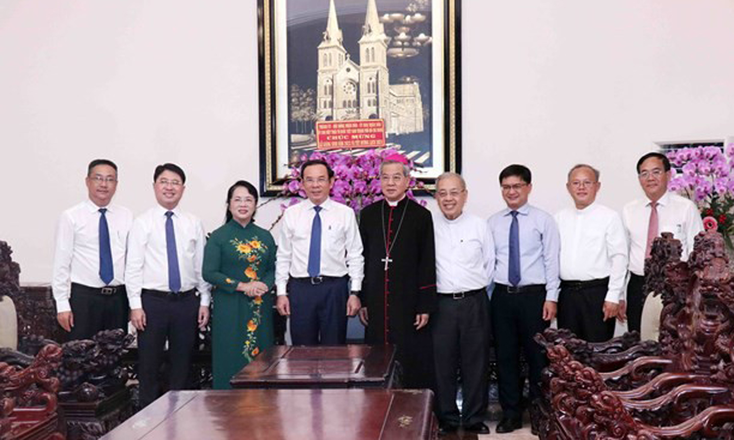 ABO/NDO- Secretary of the Ho Chi Minh City Party Committee Nguyen Van Nen on December 18 visited and extended Christmas greetings to Nguyen Nang, Archbishop of the city’s Archdiocese and President of the Catholic Bishops’ Conference of Vietnam.