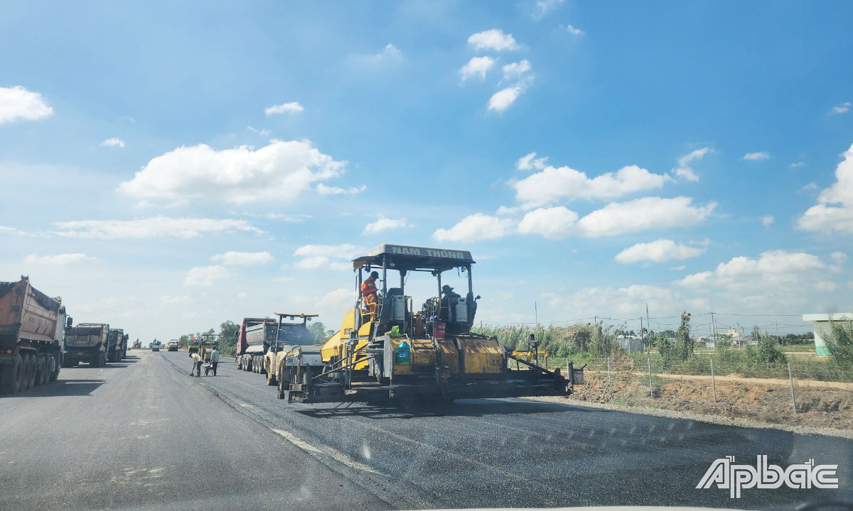 Các nhà thầu đang tập trung hoàn thiện các hạng mục cuối cùng.