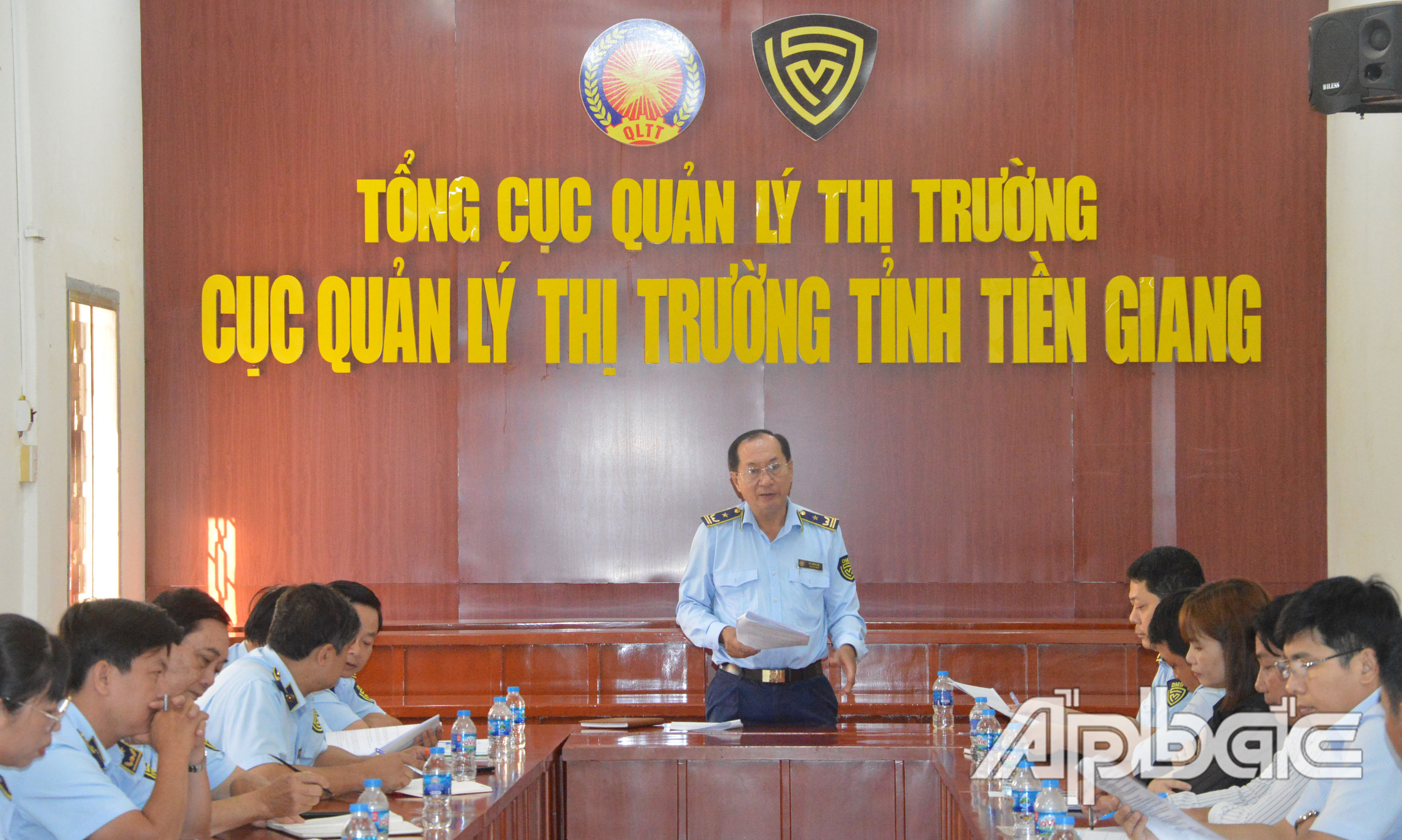 Hội đồng tổ chức tiêu hủy tang vật vi phạm hành chính bị tịch thu tiến hành họp để tiêu hủy tang vật.