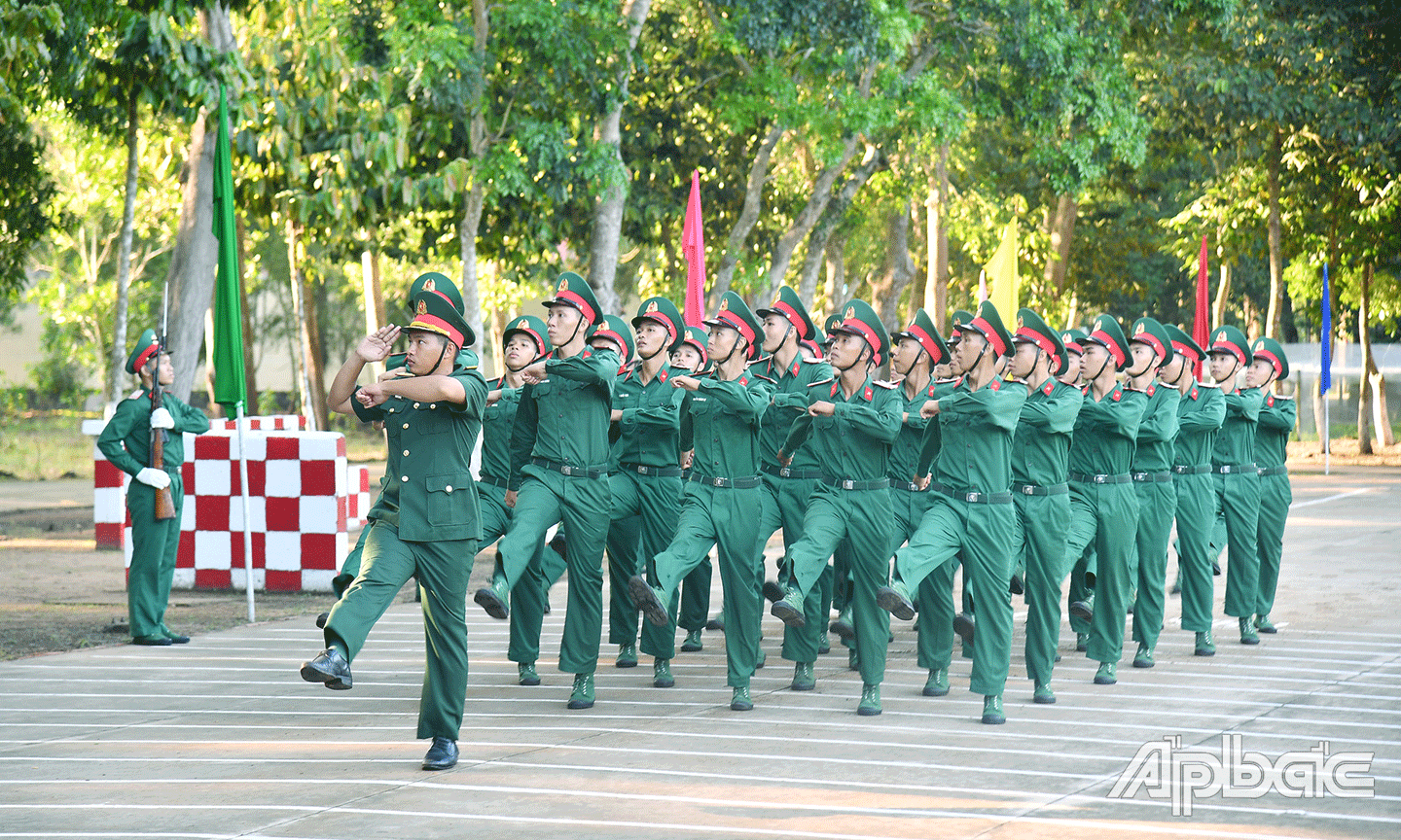 Phát huy truyền thống, Lực lượng vũ trang tỉnh Tiền Giang vững bước dưới Quân kỳ Quyết thắng.                     		                                                                                                                                                          Ảnh: THANH LÂM