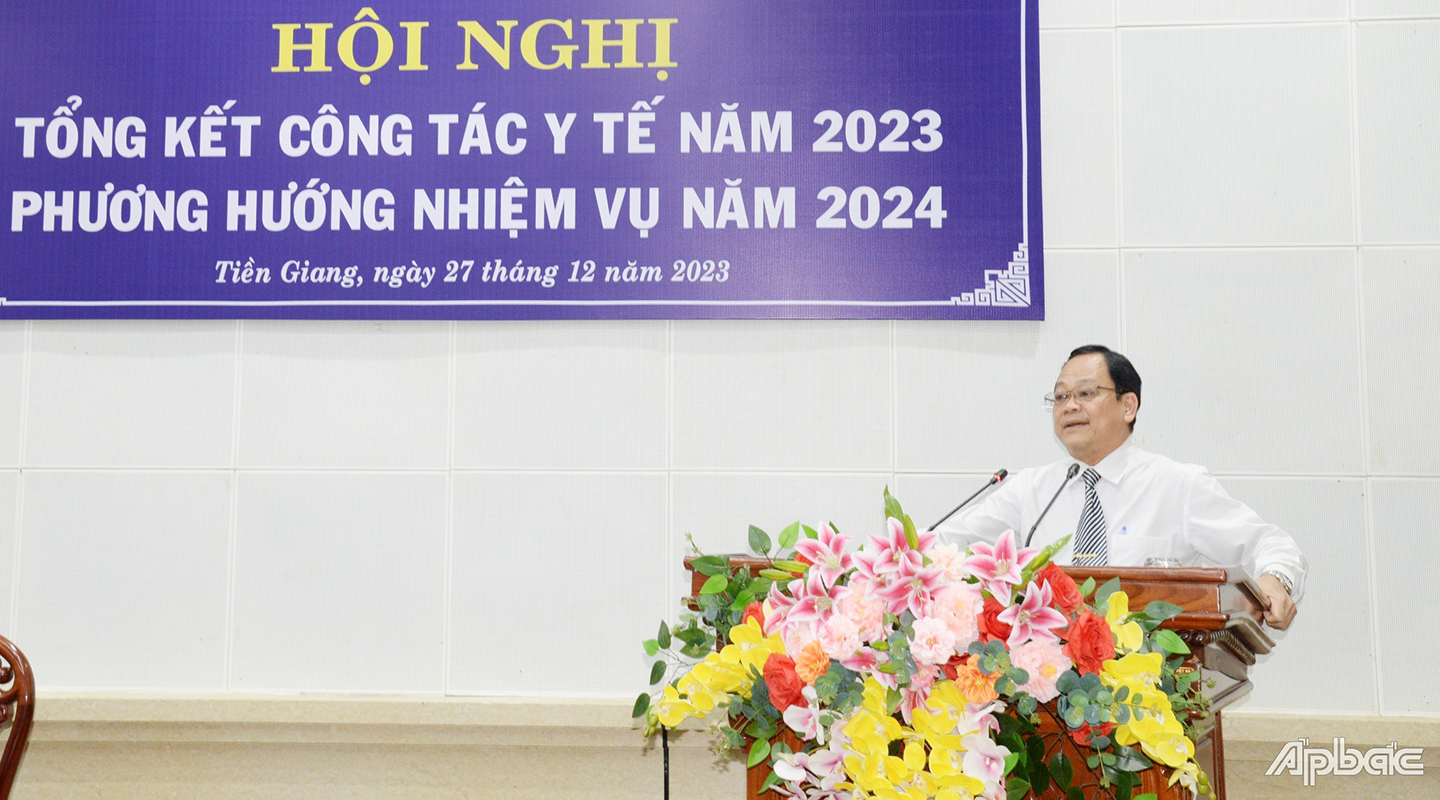 Bác sĩ CK2 Nguyễn Thanh Linh, Phó Giám đốc Sở Y t ế nêu những khó khăn, vướng mắc trong việc thực hiện nhiệm vụ của ngành y tế năm 2023