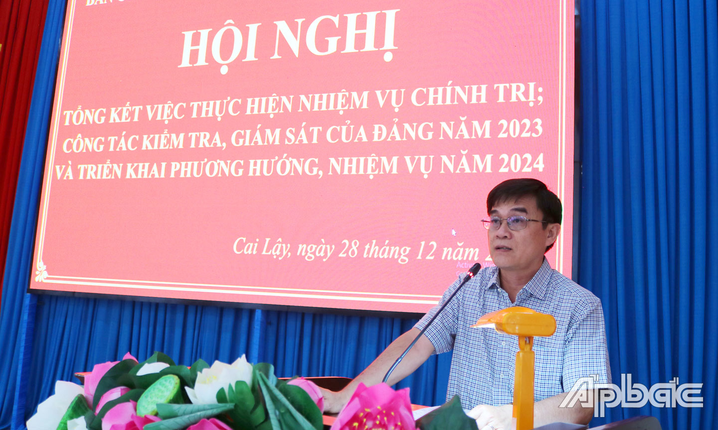 Ông Nguyễn Văn Mười phát biểu chỉ đạo hội nghị. 