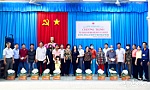 Trao 100 phần quà tết cho hộ nghèo, người khuyết tật và trẻ mồ côi tại huyện Cai Lậy