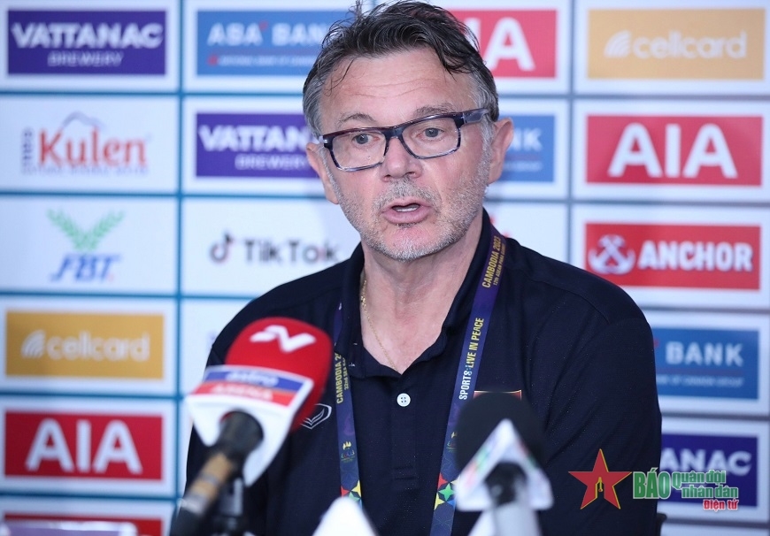 Ông Philippe Troussier, huấn luyện viên đội tuyển Việt Nam.