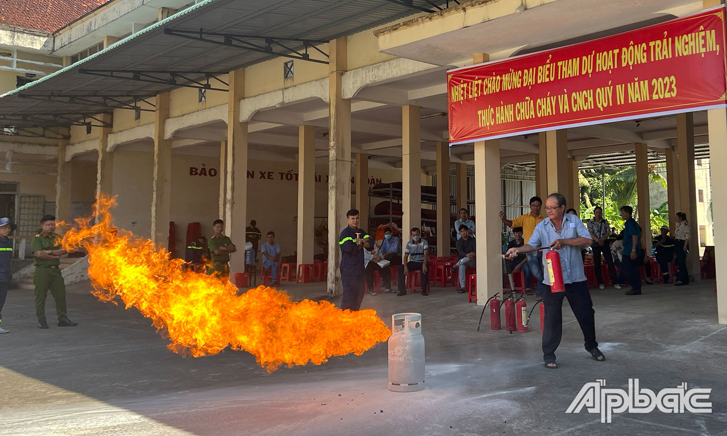 Thực nghiệm chữa cháy.