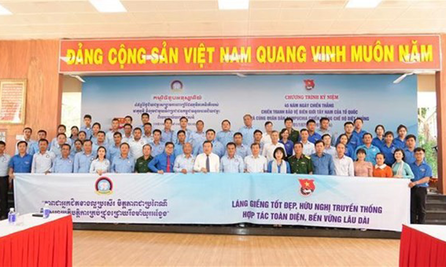 ABO/NDO- A gathering was held in the southwestern province of Tay Ninh on January 7 to mark the 45th anniversary of the southwestern border defence war victory and the toppling of the genocidal regime (January 7, 1979-2024).