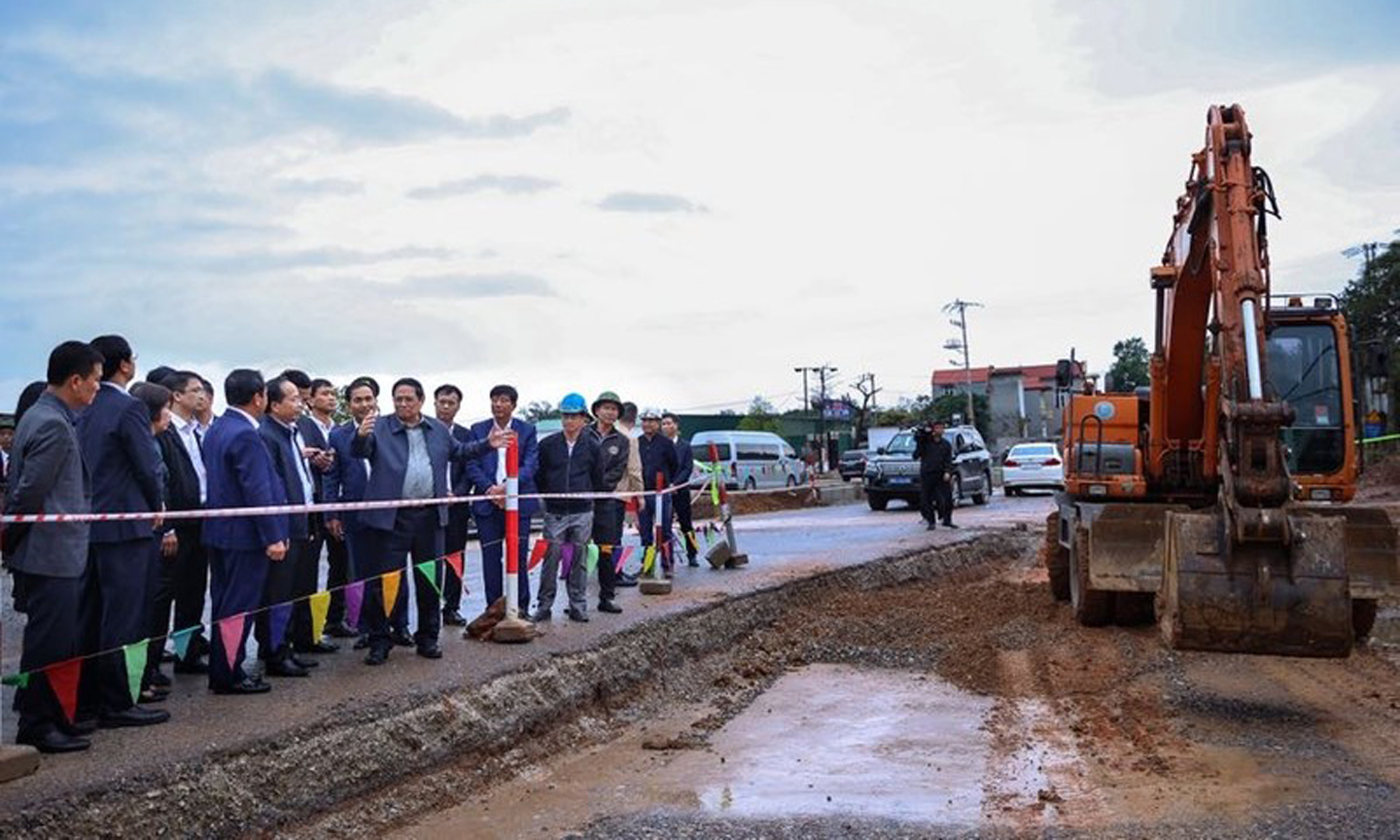 ABO/NDO- Prime Minister Pham Minh Chinh on January 10 inspected several key projects in Hai Duong as part of his visit to the Red River Delta province.