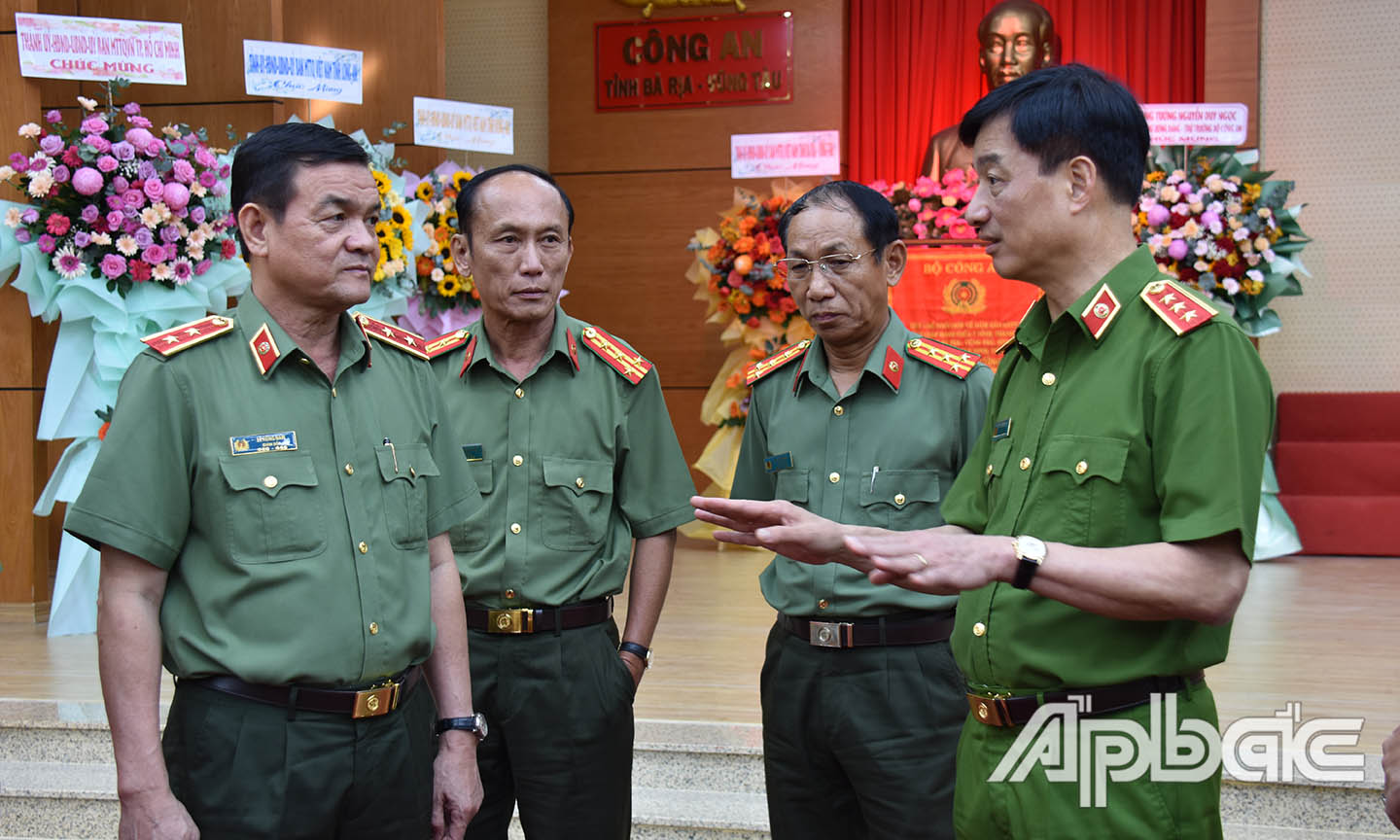 Lãnh đạo các tỉnh thành trao đổi. Ảnh Công an 