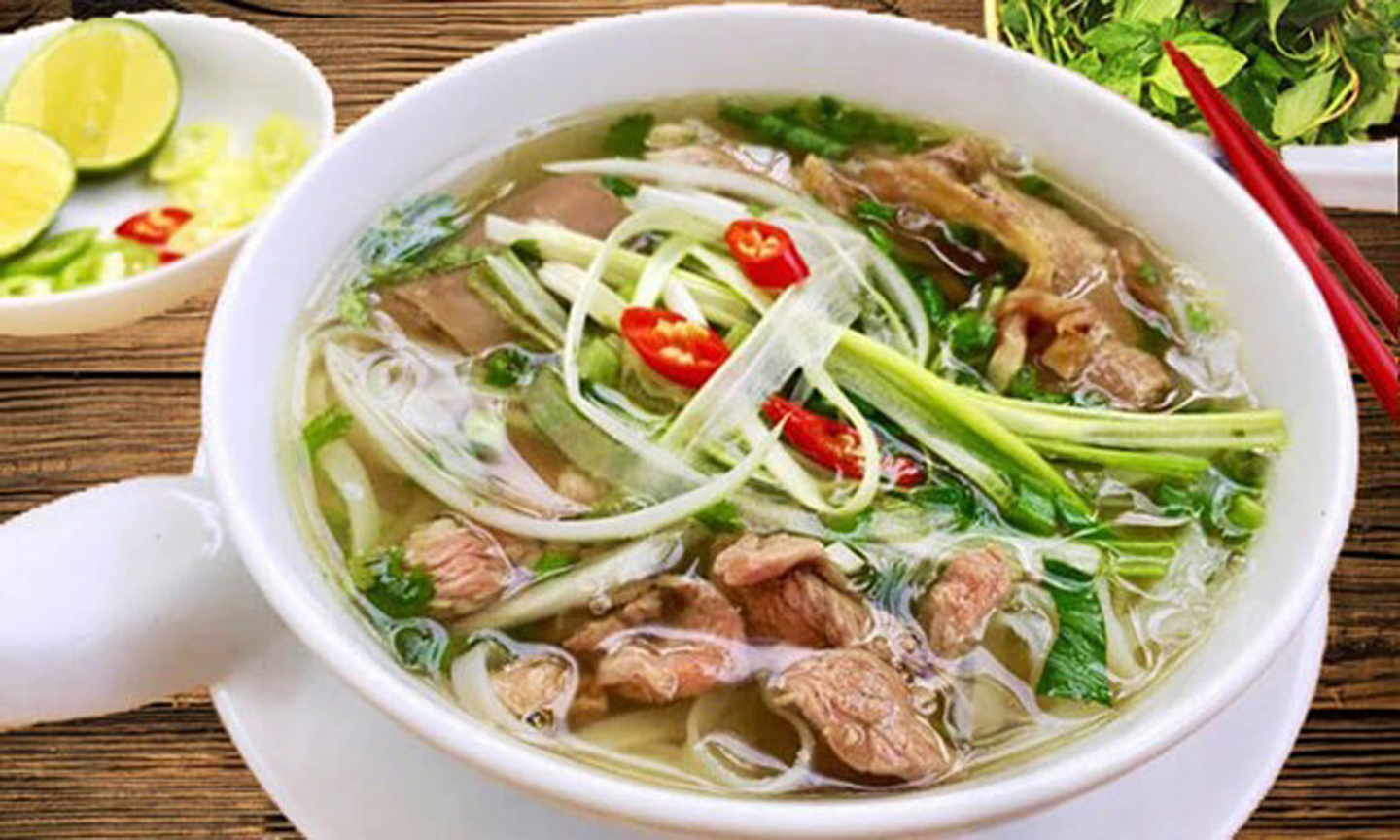 CNN Travel has listed pho (beef noodle soup) of Vietnam among its nominations for 20 of the best soups around the world. (Photo: hanoimoi.com.vn).