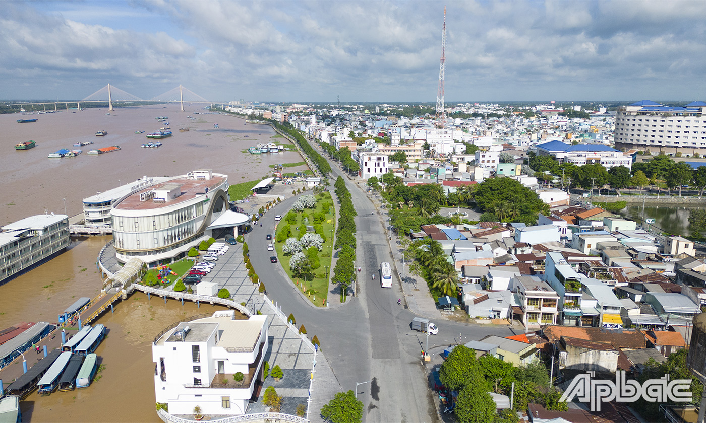 Bờ kè sông Tiền