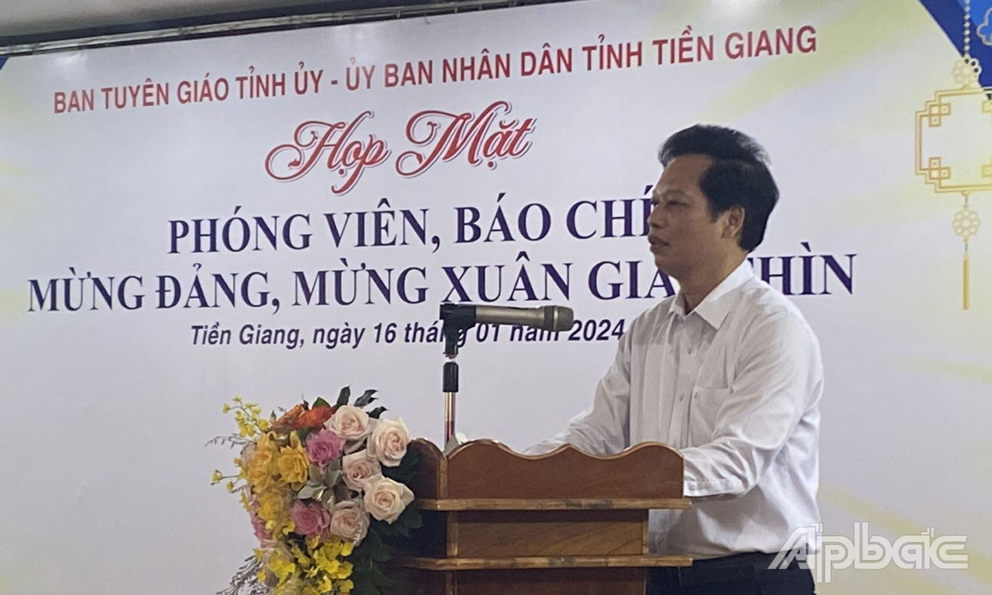 Phó Chủ tịch UBND tỉnh Tiền Giang Nguyễn Thành Diệu phát biểu tại buổi họp mặt.