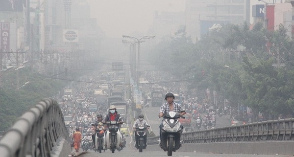 Bộ Y tế khuyến cáo xem xét cho trẻ mẫu giáo, tiểu học nghỉ nếu không khí ở mức nguy hại 3 ngày liên tục.