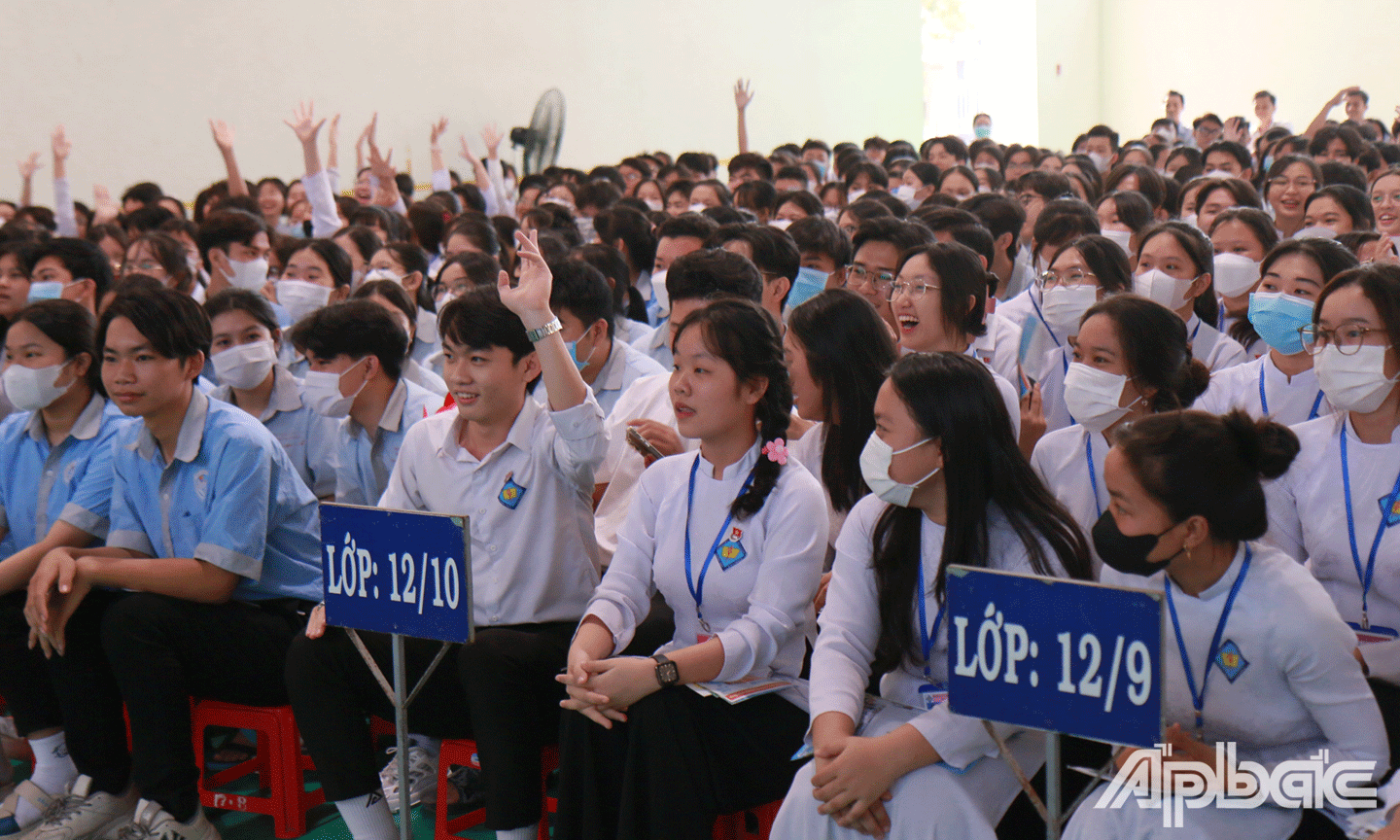 Các em học sinh tham gia Ngày hội tư vấn hướng nghiệp