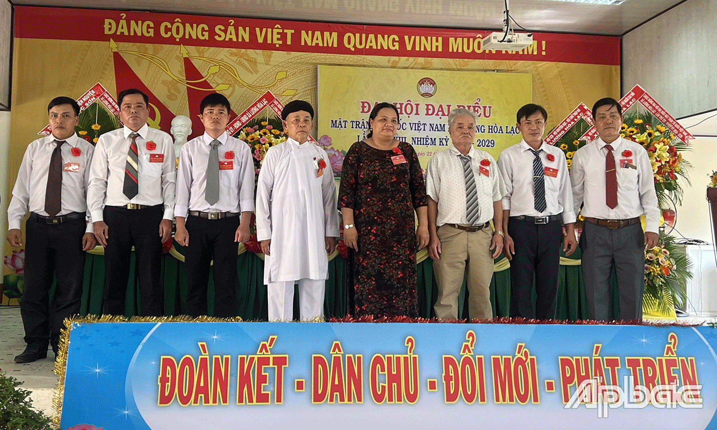 Đại biểu dự Đại hội cấp trên.