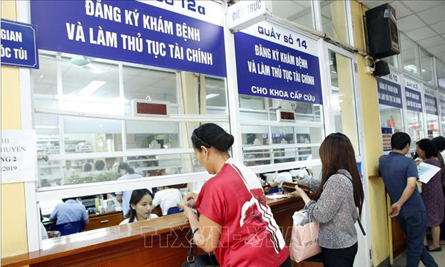 Bệnh nhân đăng ký khám chữa bệnh tại Bệnh viện Đa khoa Xanh Pôn, Hà Nội. Ảnh minh họa: Dương Ngọc/TTXVN