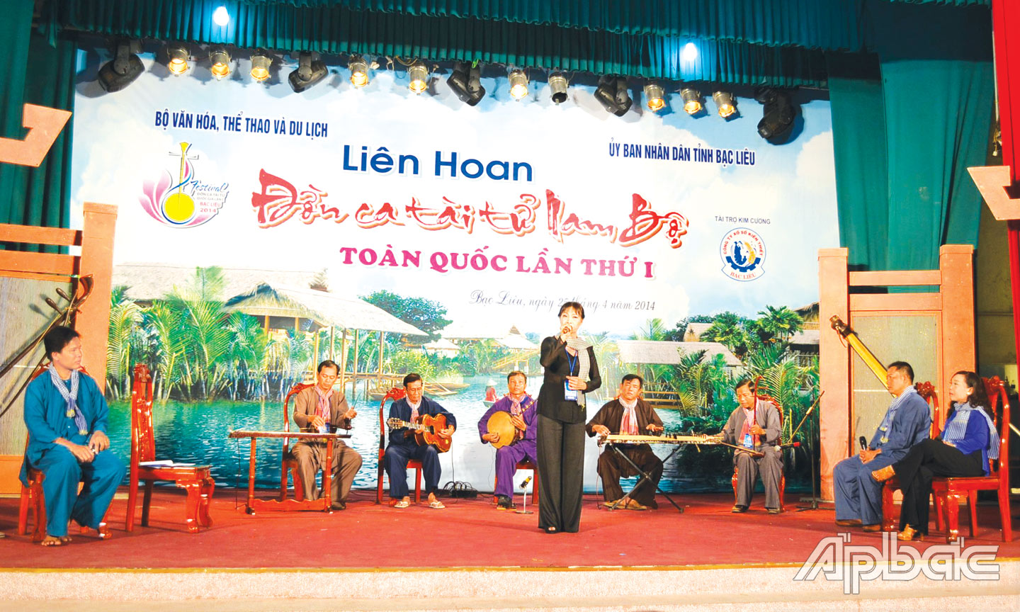 Sinh hoạt không gian ĐCTT của CLB ĐCTT Hội VH-NT Tiền Giang, đây là chuỗi hoạt động tại Festival ĐCTT Quốc gia lần thứ I-2014 tại tỉnh Bạc Liêu.