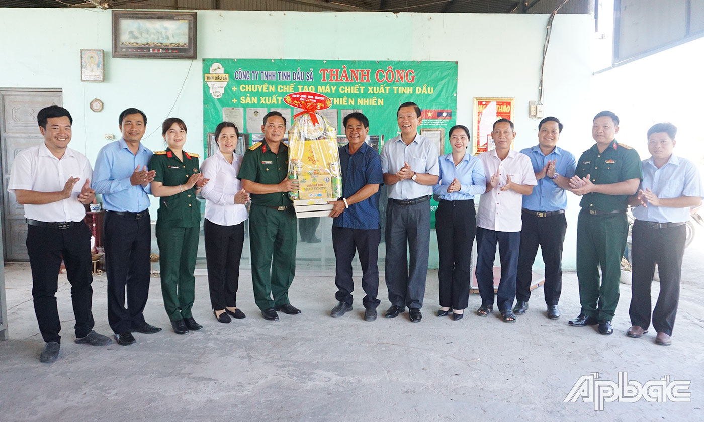 Đoàn đến thăm, chúc tết Công ty TNHH Nuôi trồng thuỷ sản Tuấn Hiền, Công ty TNHH tinh dầu xả Thành Công.