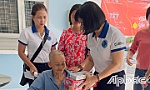 Bệnh viện Phụ sản Tiền Giang: Thăm, tặng quà các đối tượng bảo trợ xã hội