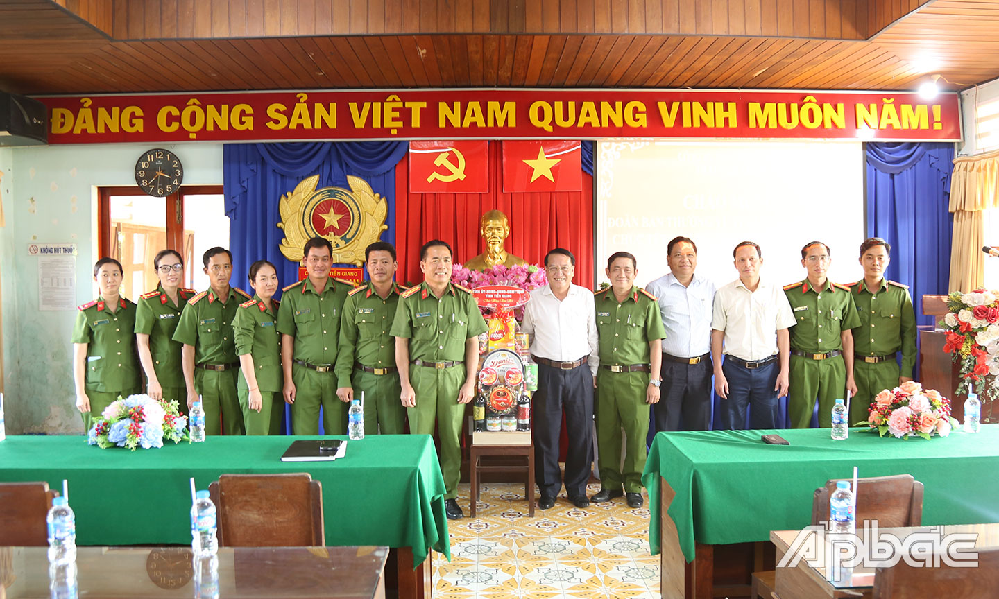 Đoàn thăm và chúc mừng Trại tạm giam công an tỉnh Tiền Giang.