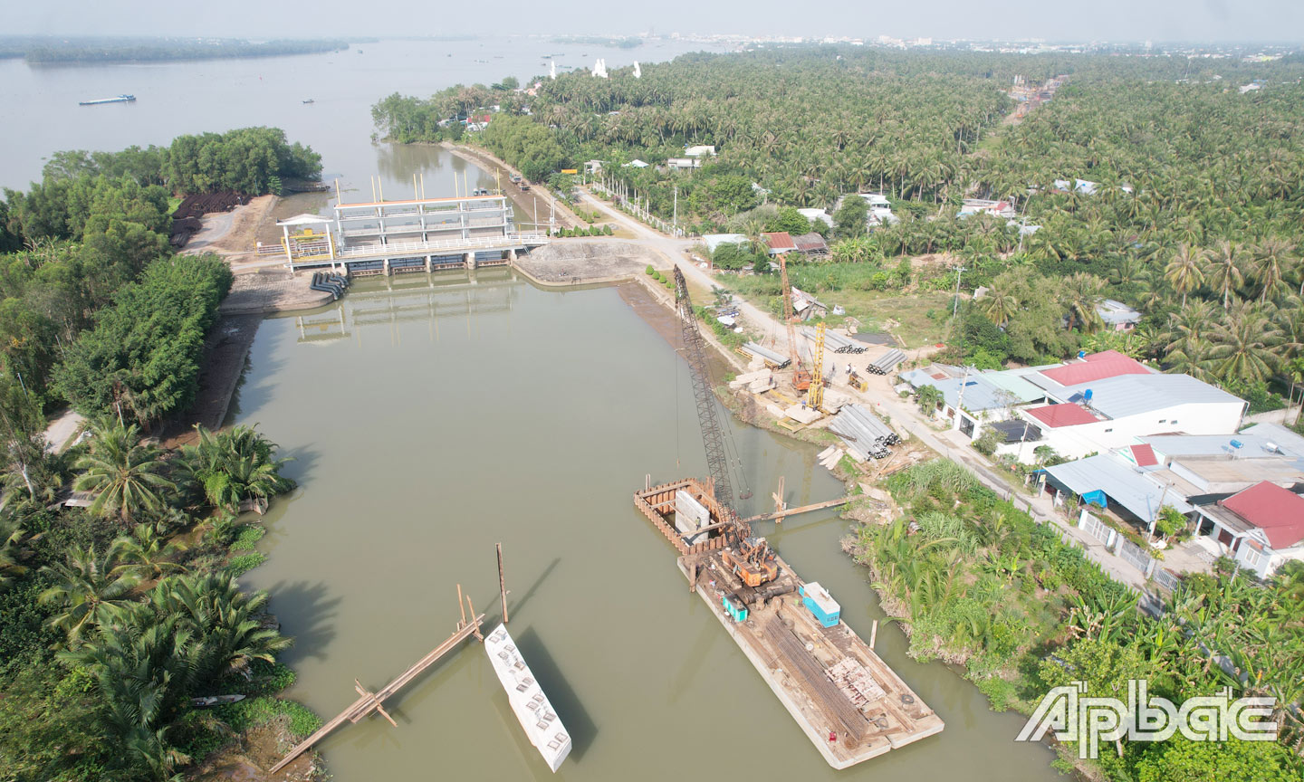 Cống Xuân Hòa hiện vẫn đang lấy nước ổn định.