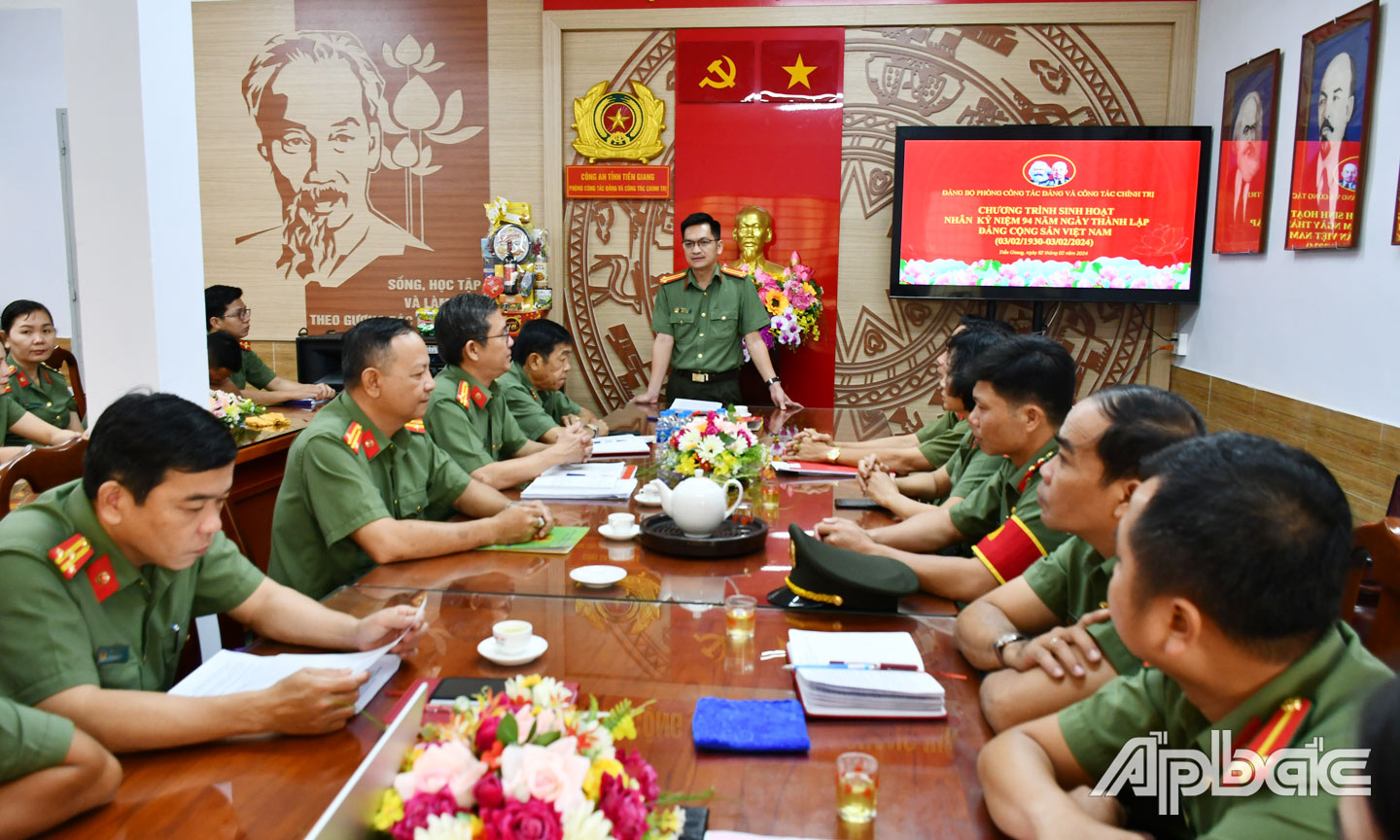 Đảng bộ Phòng Công tác Đảng và Công tác chính trị sinh hoạt kỷ niệm 94 năm Ngày thành lập Đảng Cộng sản Việt Nam. 	                                                                								               Ảnh: ĐẶNG THANH