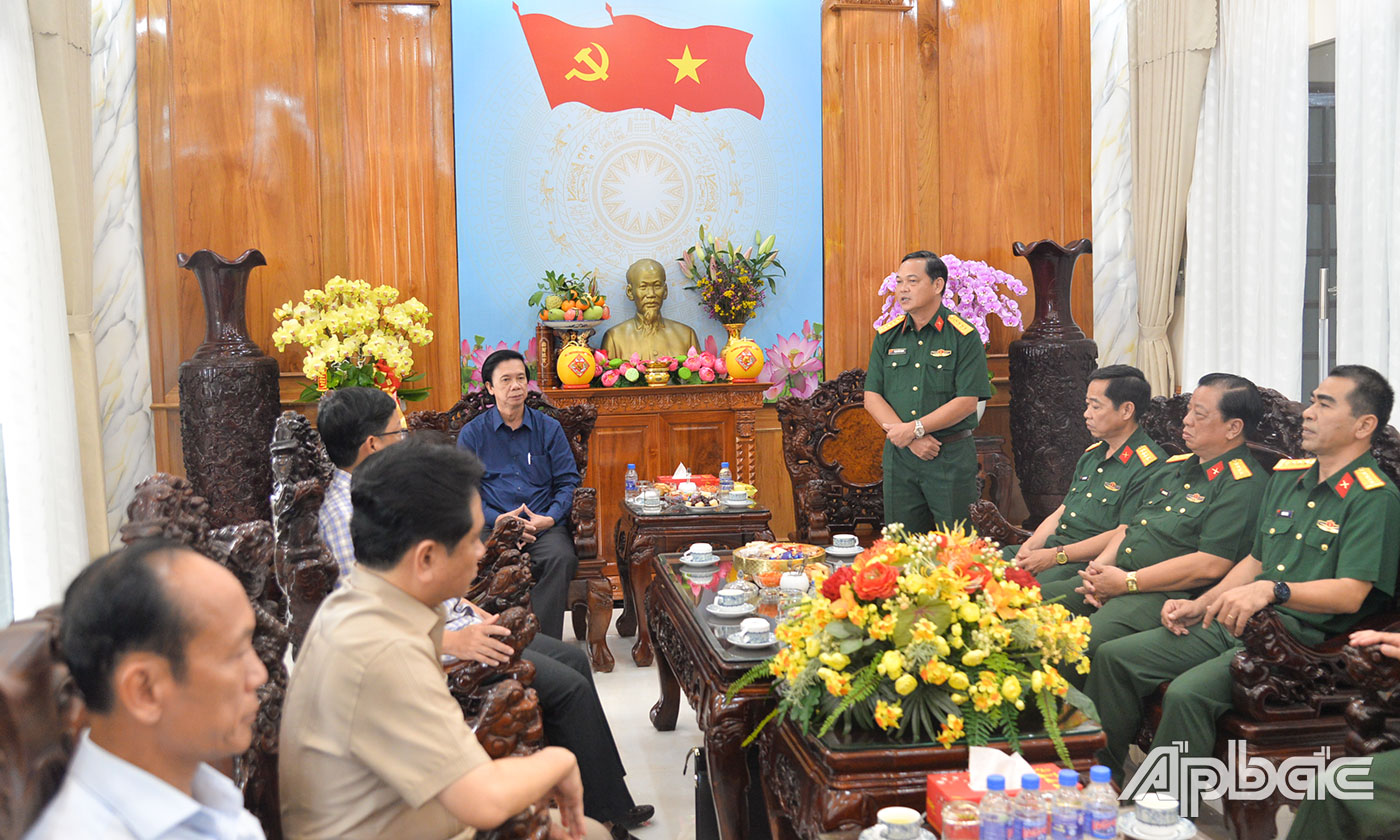 Đại tá Phạm Văn Thanh, Ủy viên Ban Thường vụ Tỉnh ủy, Chỉ huy trưởng Bộ chỉ huy Quân sự tỉnh Tiền Giang cảm ơn đồng chí Bí thư Tỉnh ủy đã đến chúc tết và động viên cán bộ, chiến sĩ.